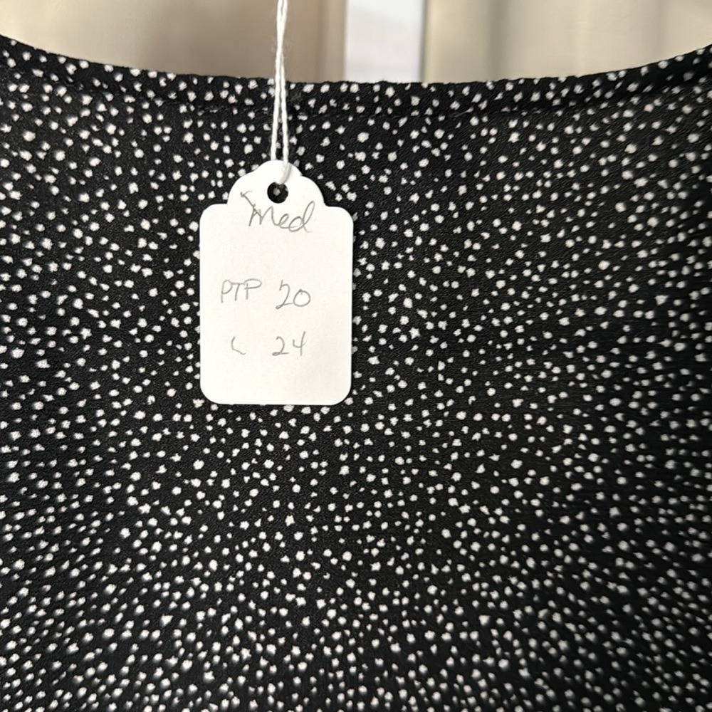 Madison Black & White Polka Dot V-Neck Short Sleeve‎ Blouse Top, Size M - Picture 6 of 6